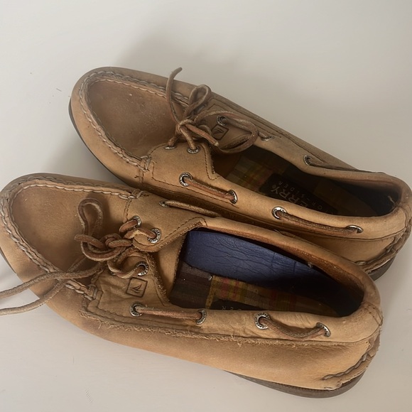 Women’s sperry size 7 - Picture 3 of 3